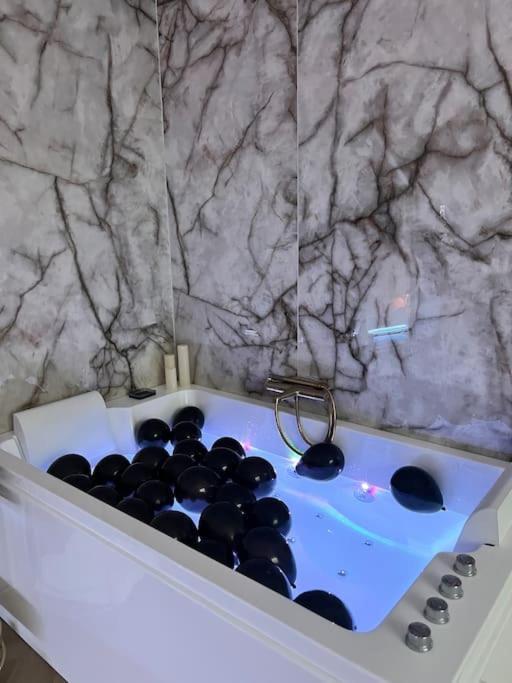 Les Chambres D Excellence Spa Sete Exterior photo